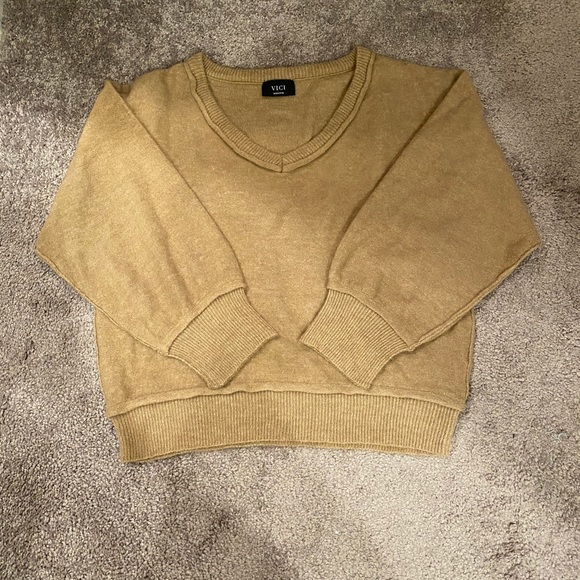 Tan sweater brand new Vici Collection - Picture 4 of 4